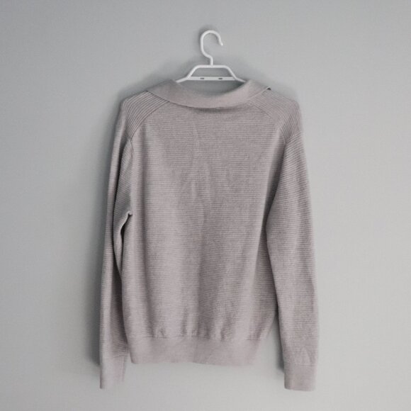 Club Monaco 100% Wool Lrg Grey Neutral V-Neck Ribbed Collar Pull On Sweater - Picture 2 of 13